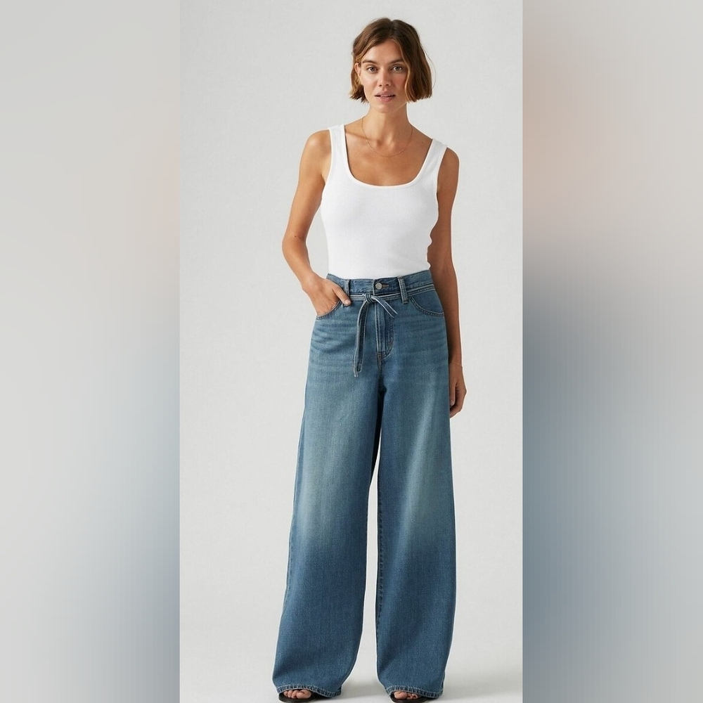 NWT Levi’s XL Straight Medium Wash Denim Women Wide Leg Jeans Removable Belt 27